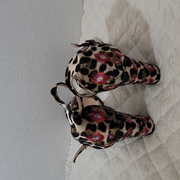 Madden Girl Behave Sandals Size  9 - Picture 3 of 7